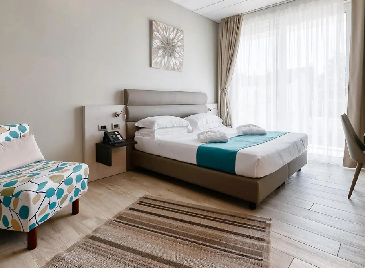 Vision Hotel Πεσκιέρα ντελ Γκάρντα