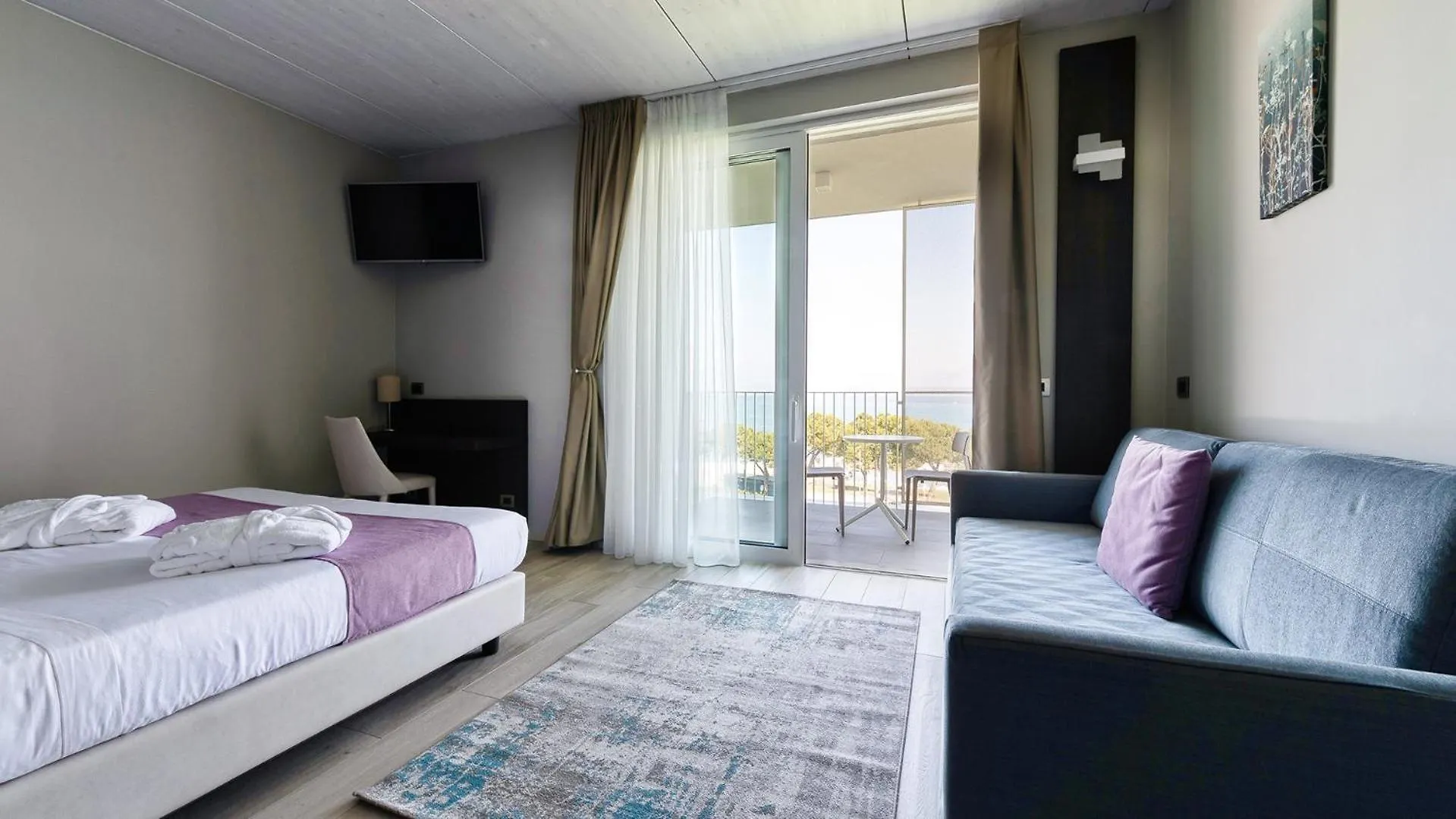 Vision Hotel Peschiera del Garda 4*,  Italy