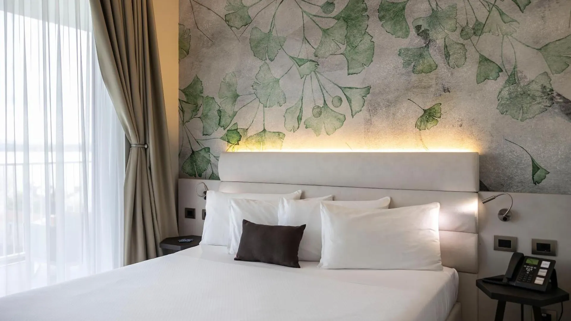 Vision Hotel Peschiera del Garda 4*,  Italy