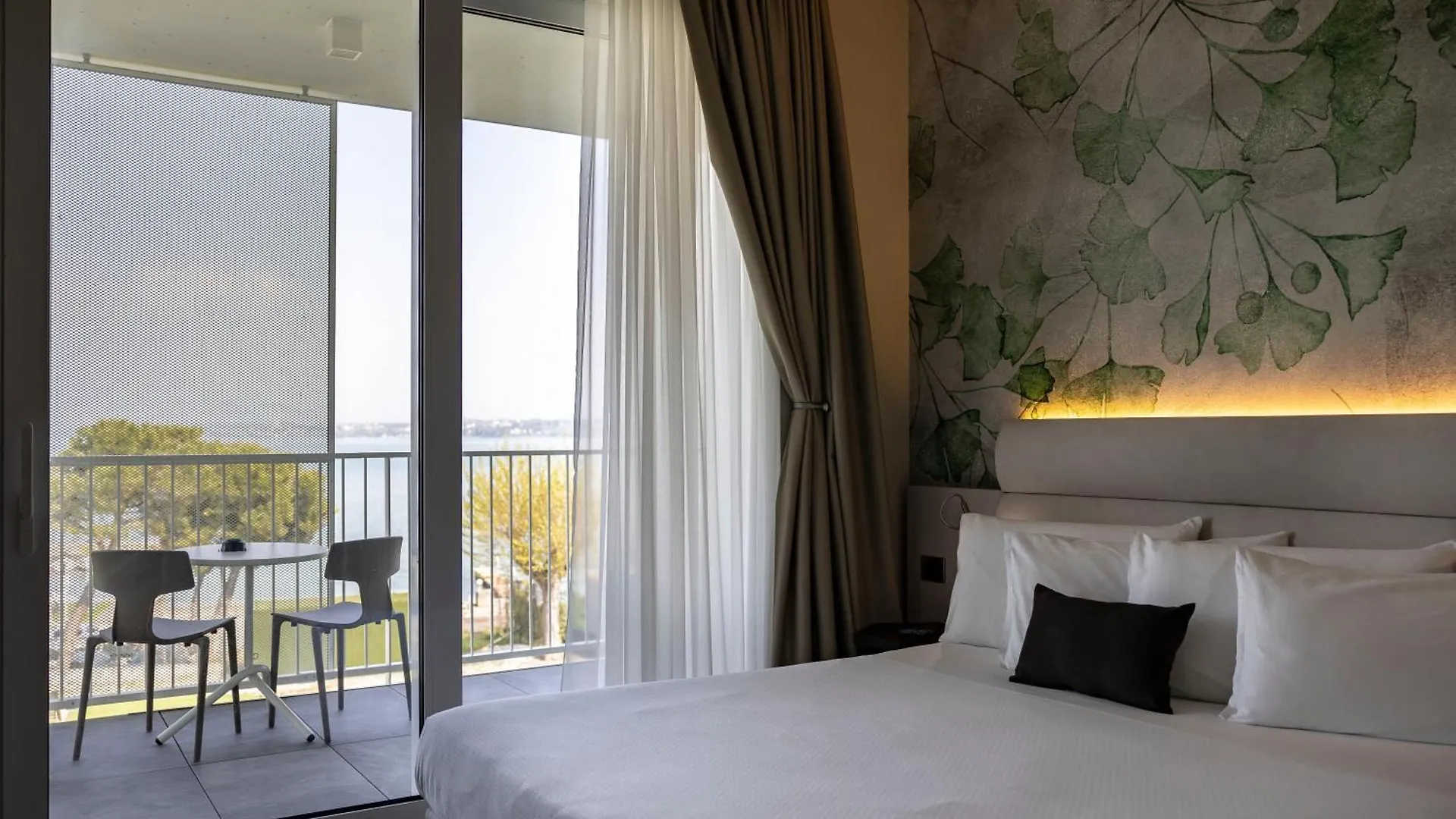 Vision Hotel Peschiera del Garda 4*,  Italy